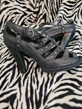 Isola Black Studded Shoes S 6.5